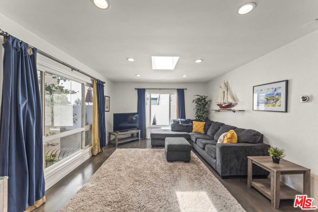 970 Palm Ave Unit: 209