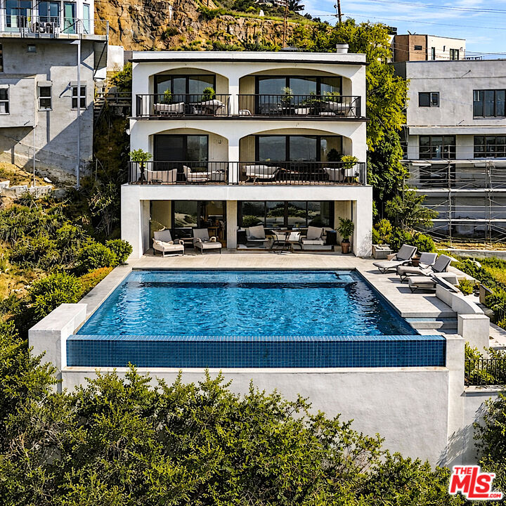 1879 Sunset Plaza Dr