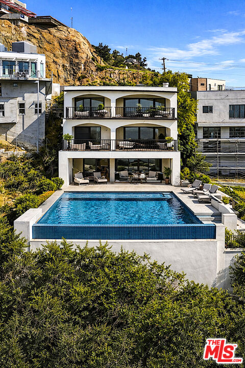 1879 Sunset Plaza Dr