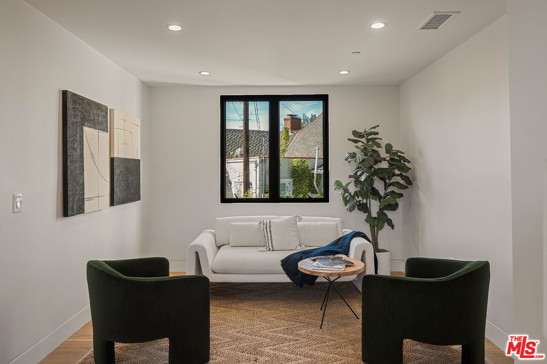 1325 Thayer Ave
