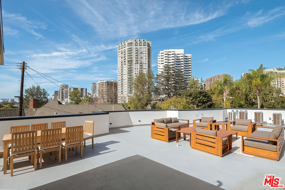 1325 Thayer Ave