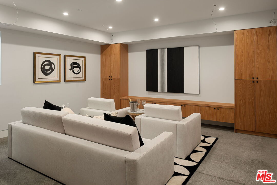 1325 Thayer Ave