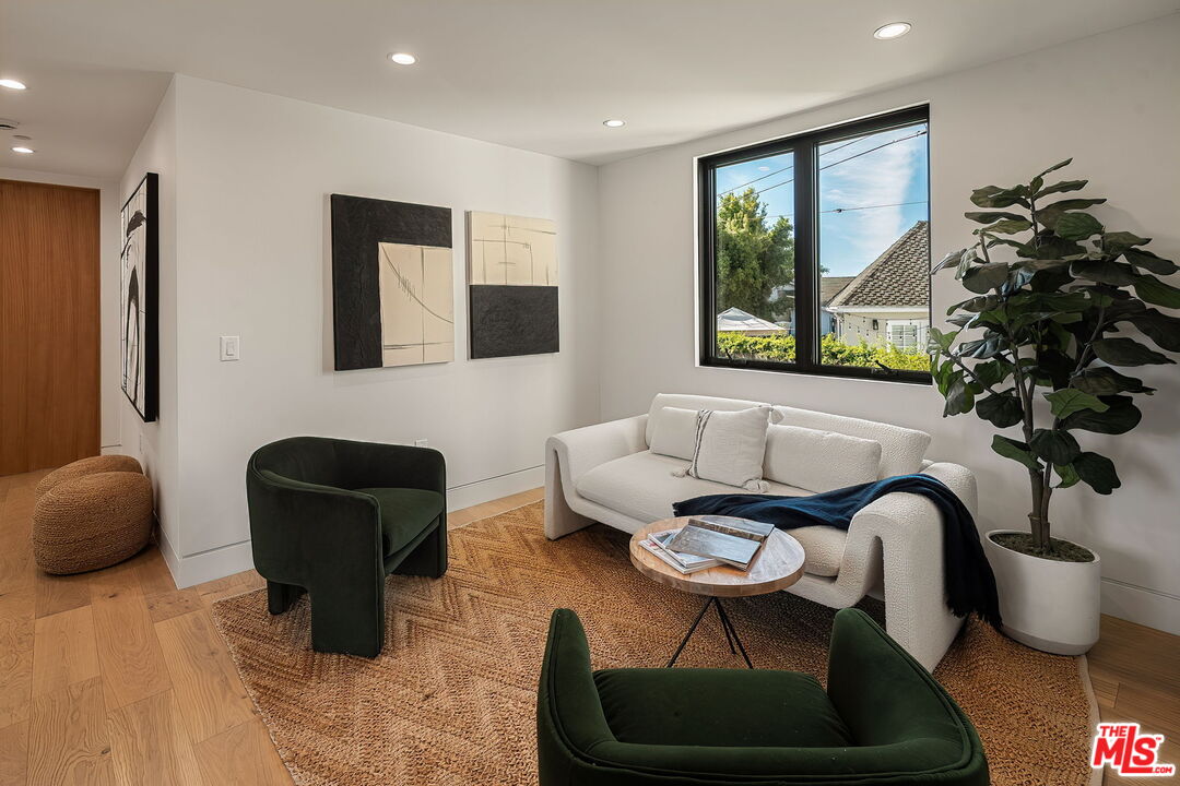 1325 Thayer Ave