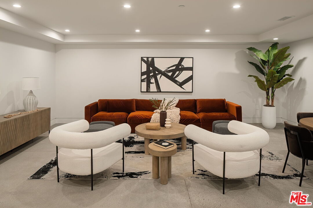 1325 Thayer Ave