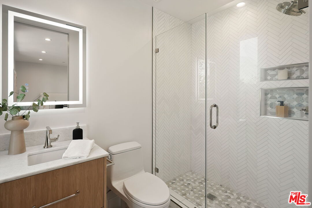 1325 Thayer Ave