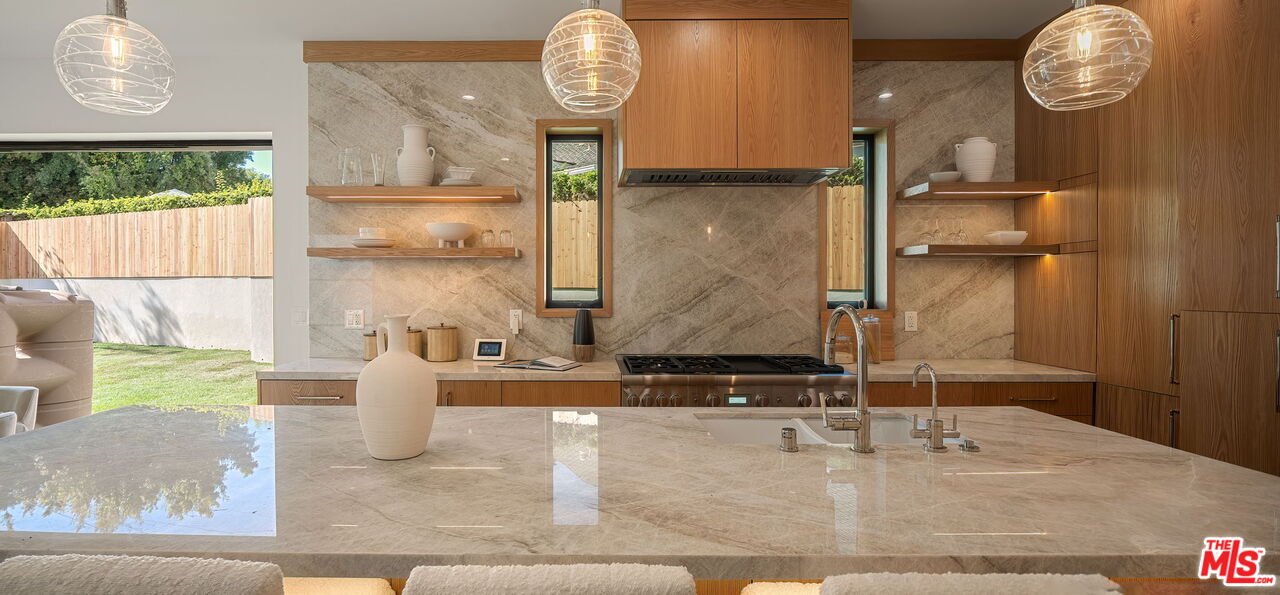 1325 Thayer Ave
