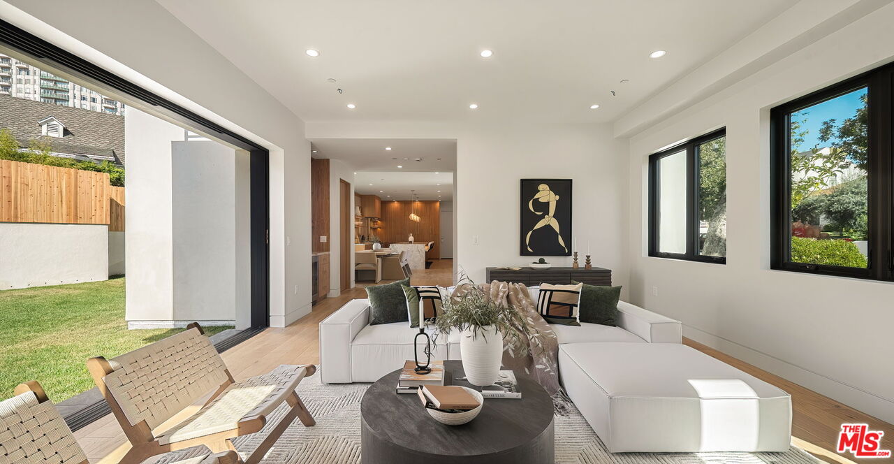 1325 Thayer Ave