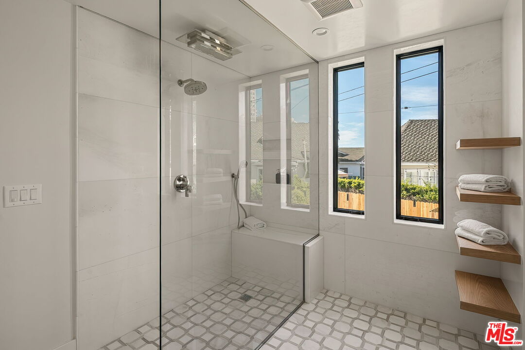 1325 Thayer Ave