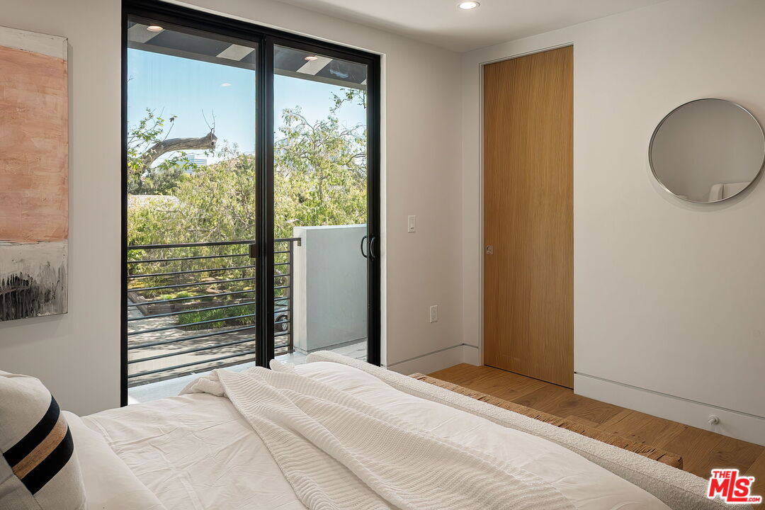1325 Thayer Ave