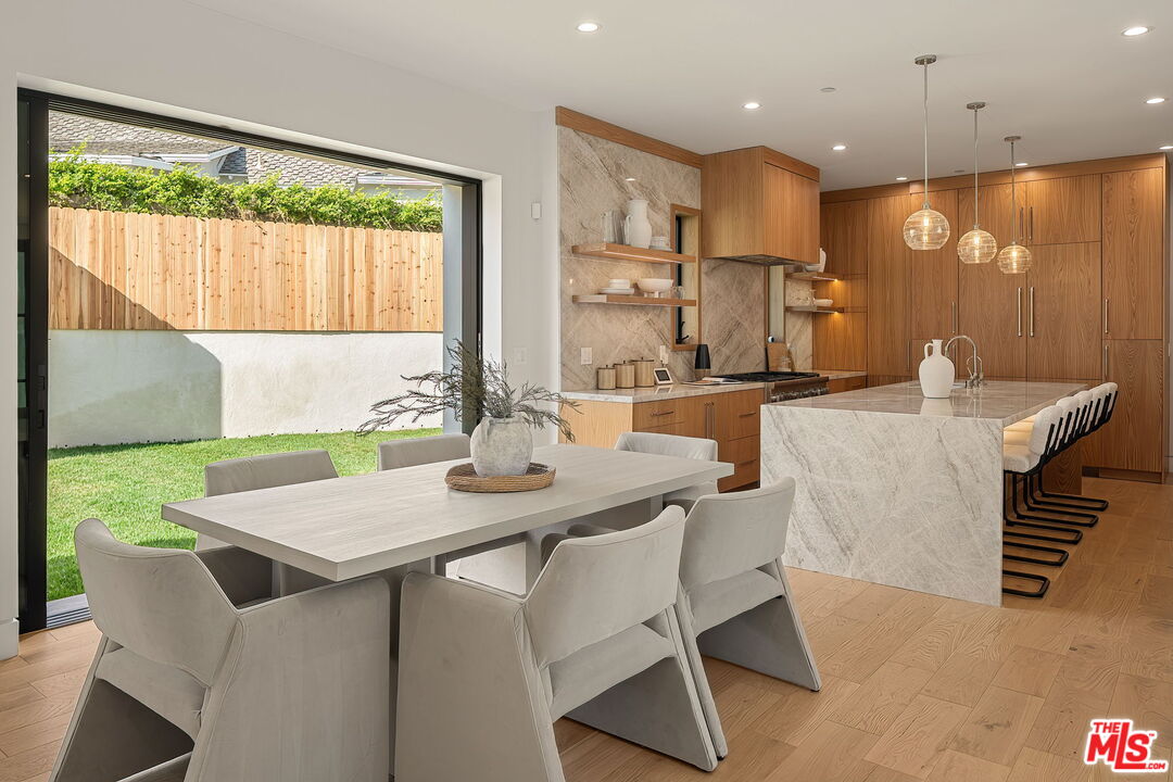 1325 Thayer Ave