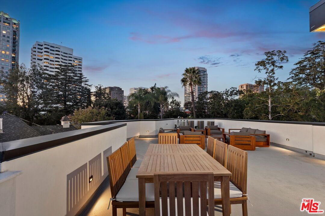 1325 Thayer Ave