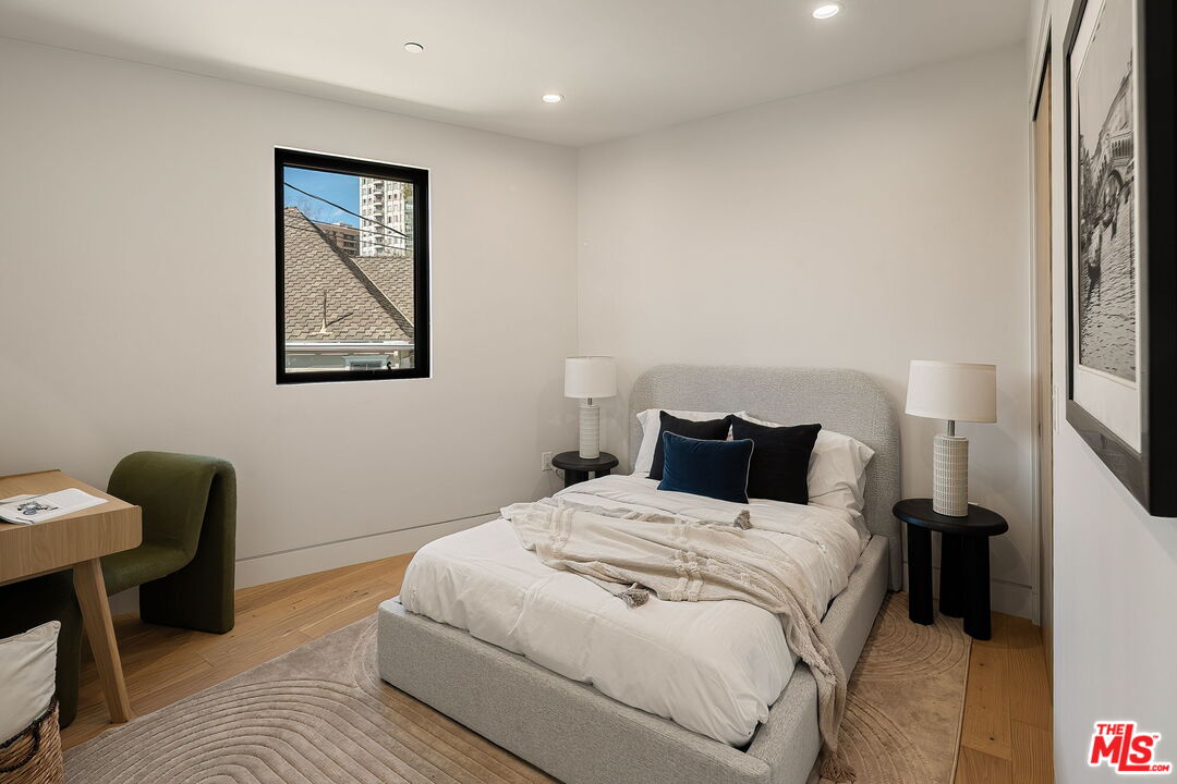 1325 Thayer Ave