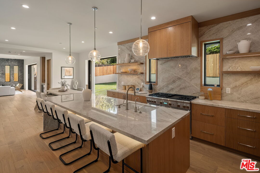 1325 Thayer Ave