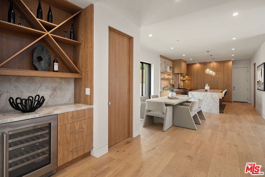 1325 Thayer Ave