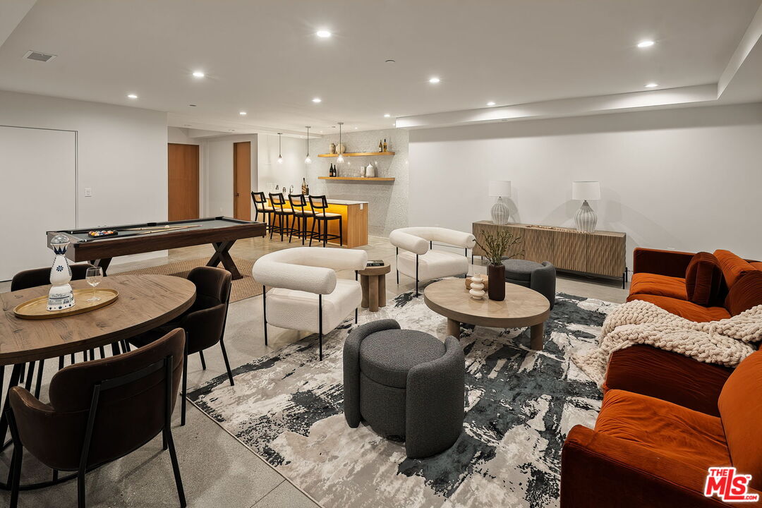 1325 Thayer Ave