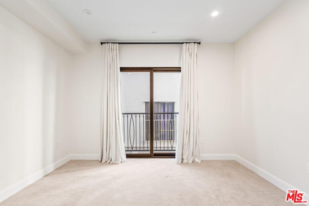 10647 Ashton Unit: 203