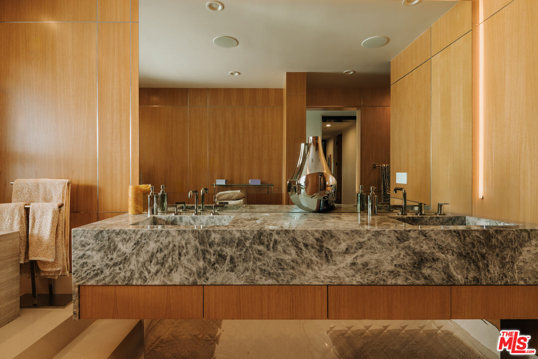 6250 Hollywood Blvd Unit: 14A