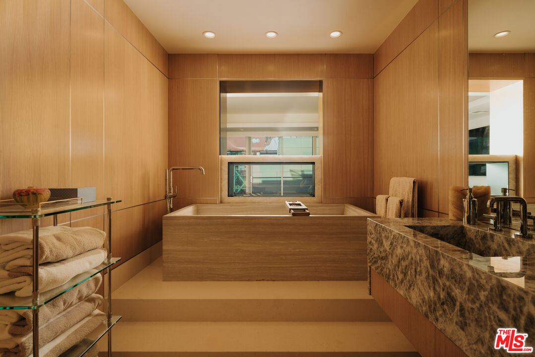 6250 Hollywood Blvd Unit: 14A