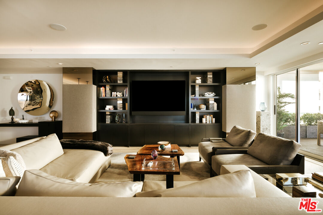 6250 Hollywood Blvd Unit: 14A