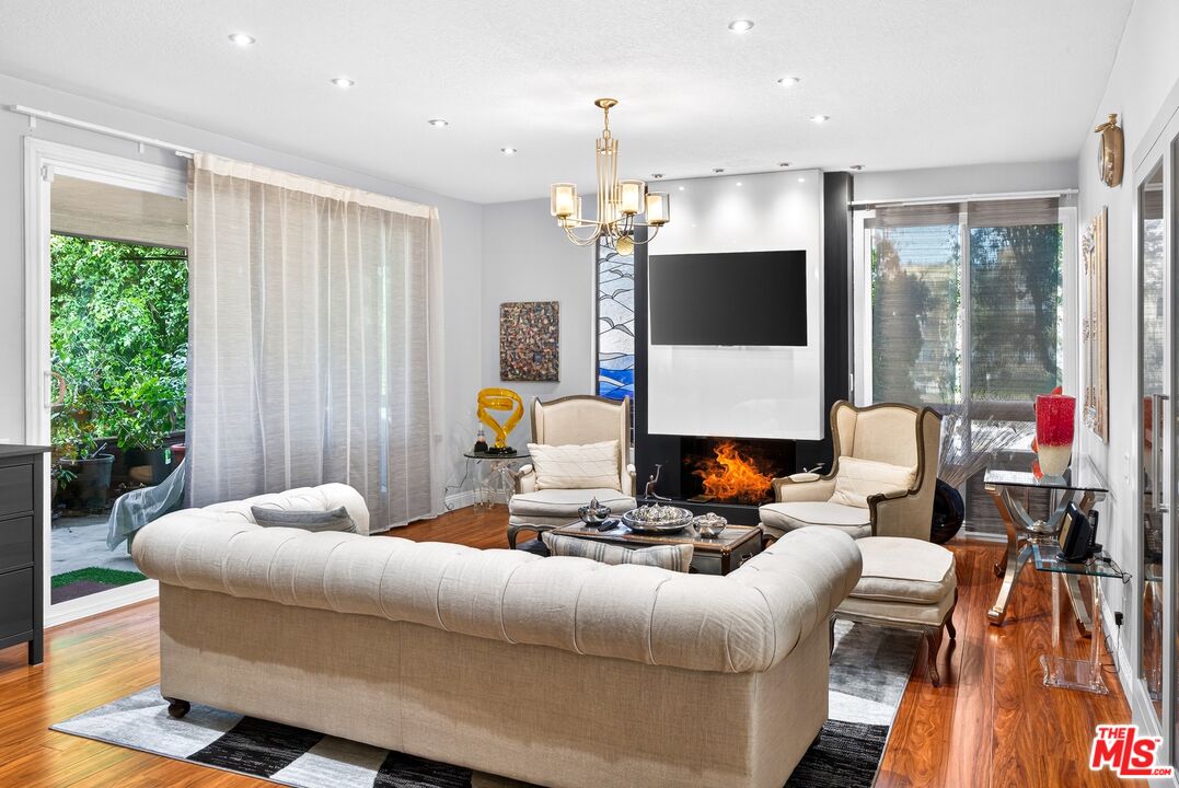 4822 Van Noord Ave Unit: 6