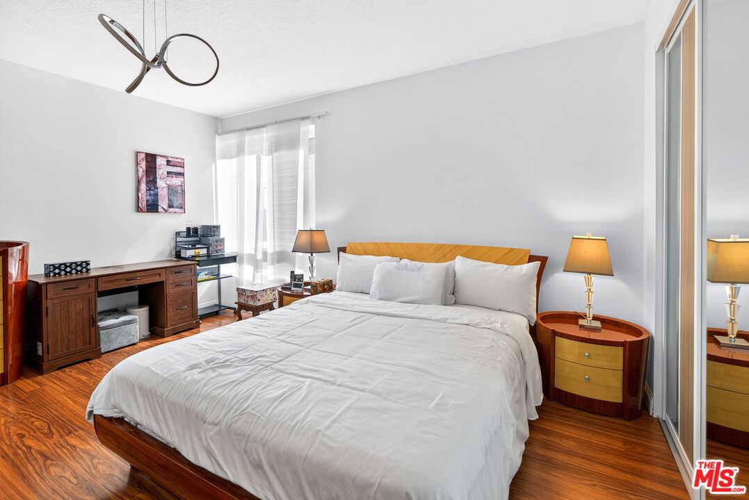 4822 Van Noord Ave Unit: 6
