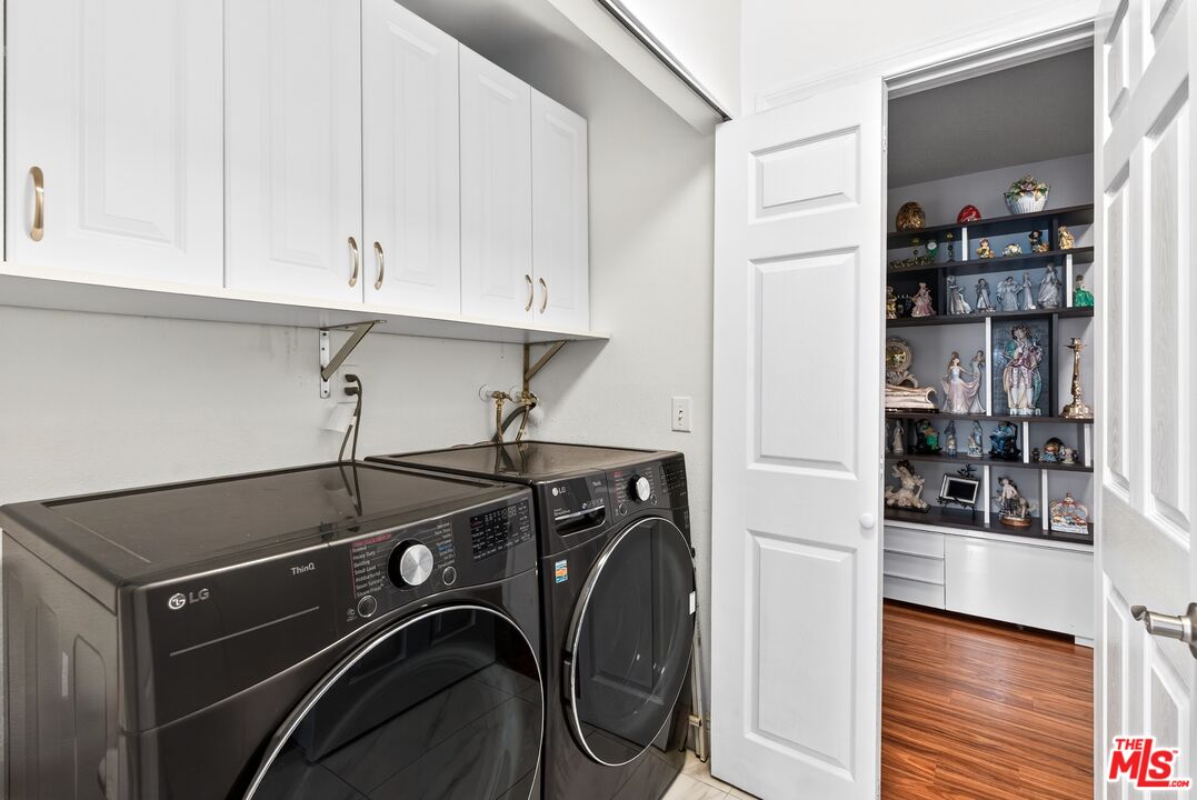 4822 Van Noord Ave Unit: 6