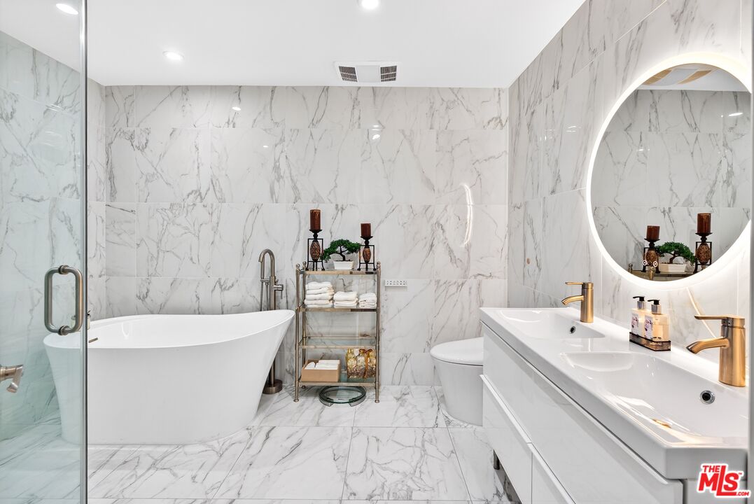 4822 Van Noord Ave Unit: 6
