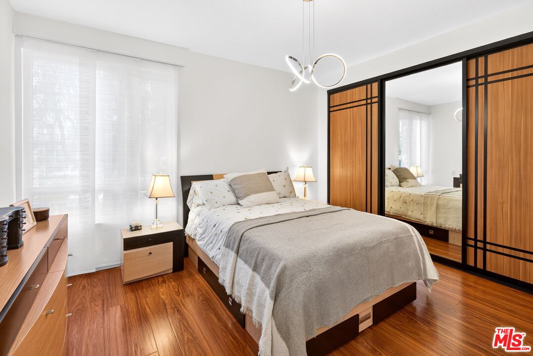 4822 Van Noord Ave Unit: 6
