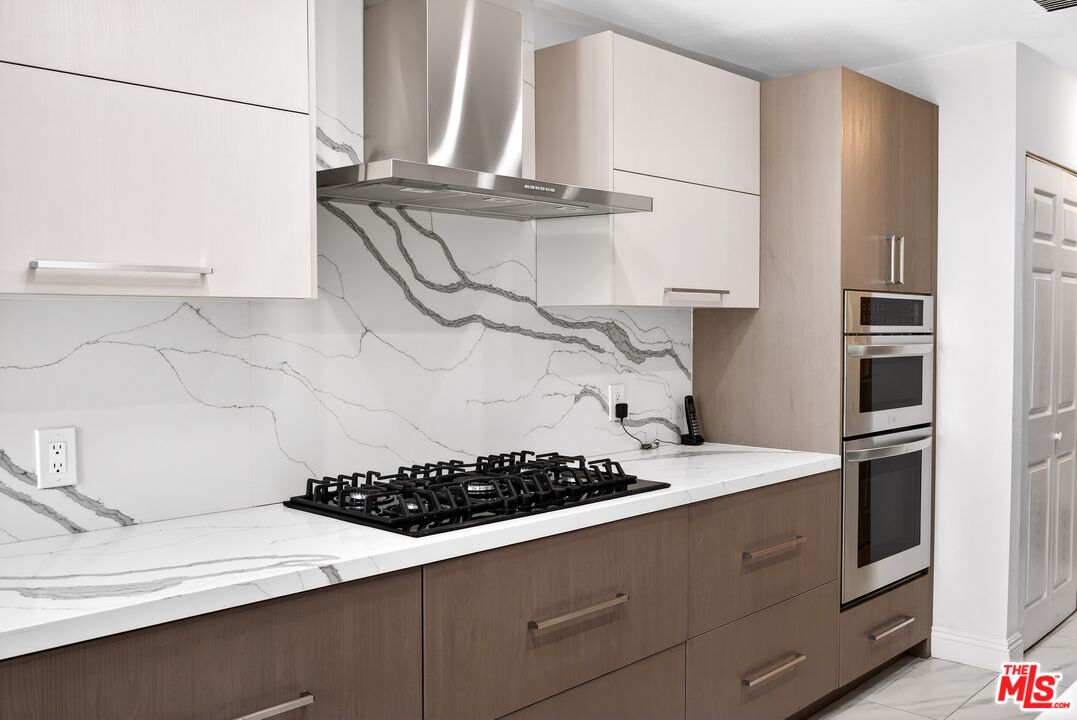 4822 Van Noord Ave Unit: 6
