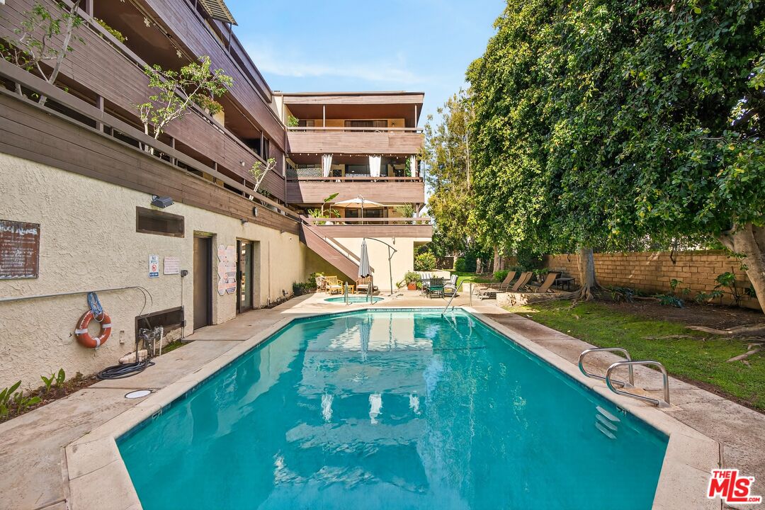 4822 Van Noord Ave Unit: 6