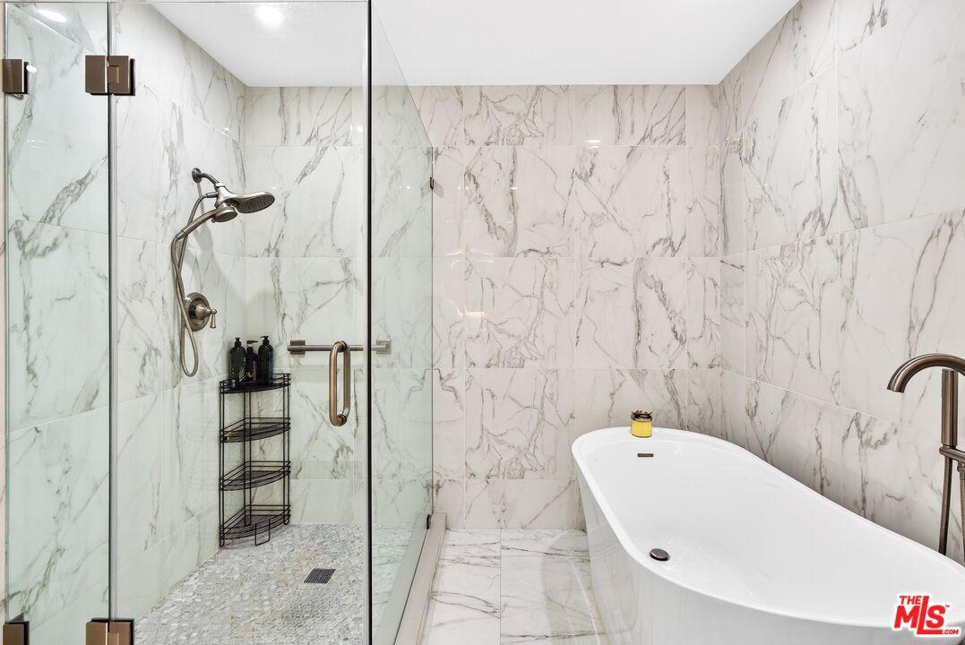 4822 Van Noord Ave Unit: 6