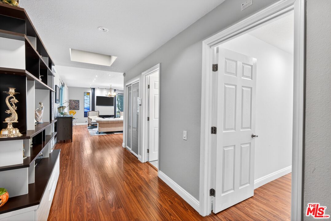 4822 Van Noord Ave Unit: 6