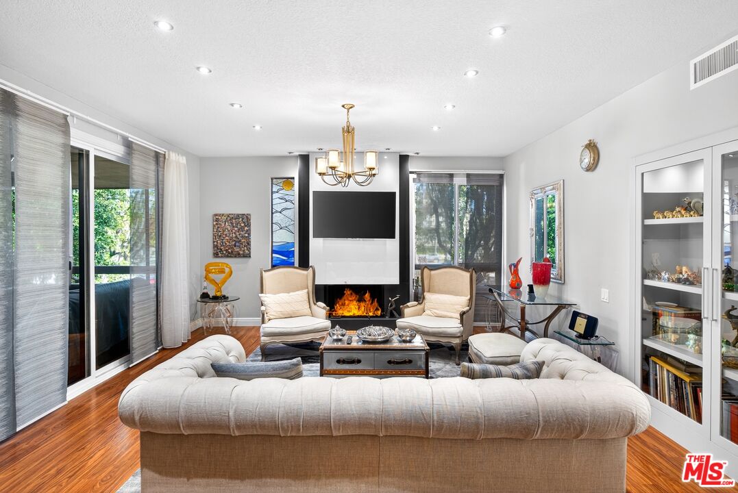 4822 Van Noord Ave Unit: 6