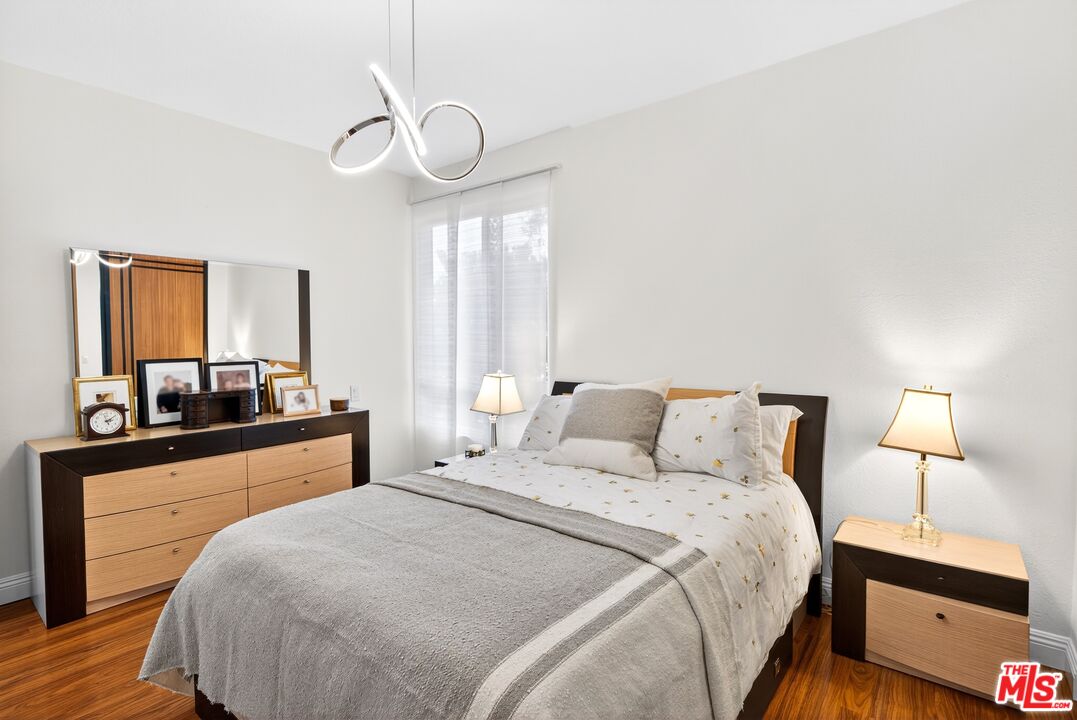 4822 Van Noord Ave Unit: 6