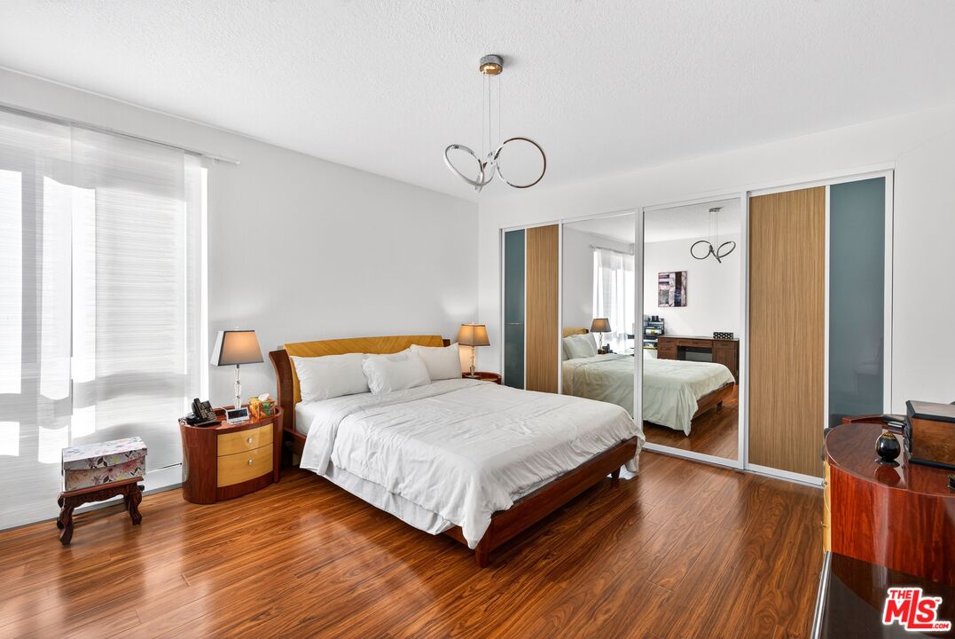 4822 Van Noord Ave Unit: 6