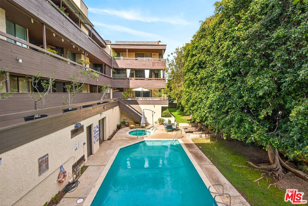 4822 Van Noord Ave Unit: 6