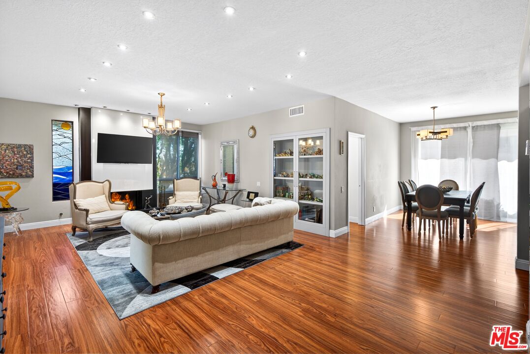 4822 Van Noord Ave Unit: 6