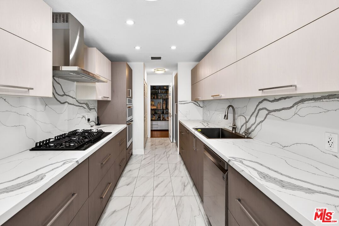 4822 Van Noord Ave Unit: 6
