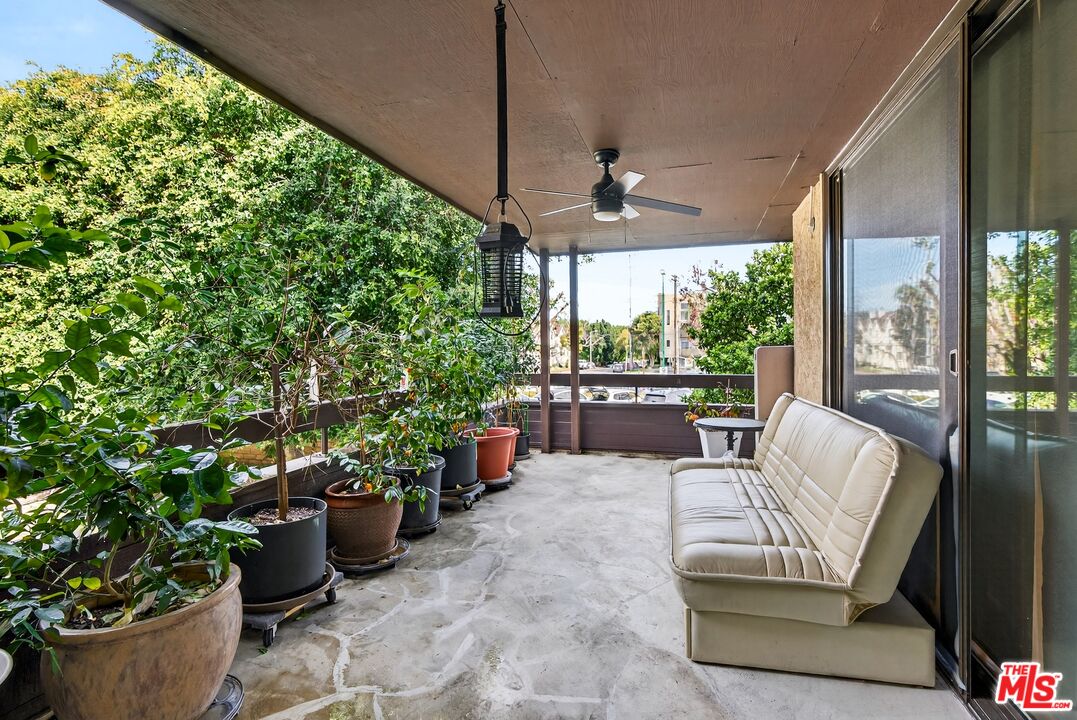4822 Van Noord Ave Unit: 6