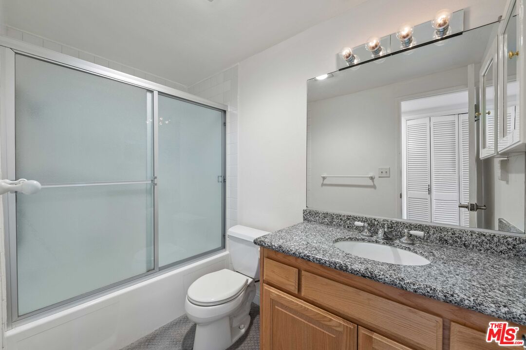 11706 Montana Ave Unit: 204