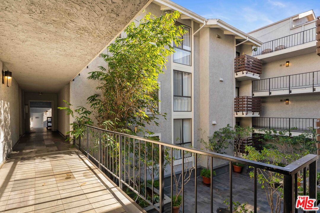 11706 Montana Ave Unit: 204