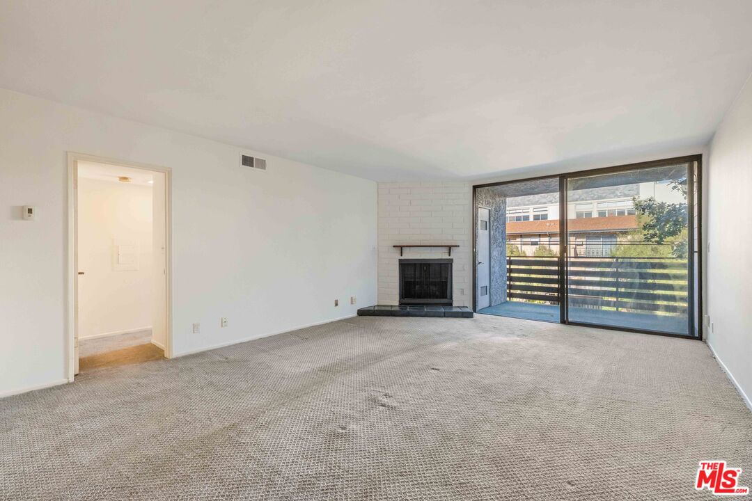 11706 Montana Ave Unit: 204