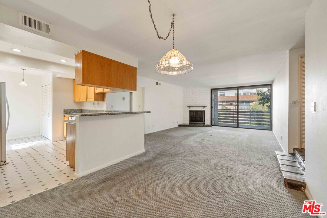 11706 Montana Ave Unit: 204