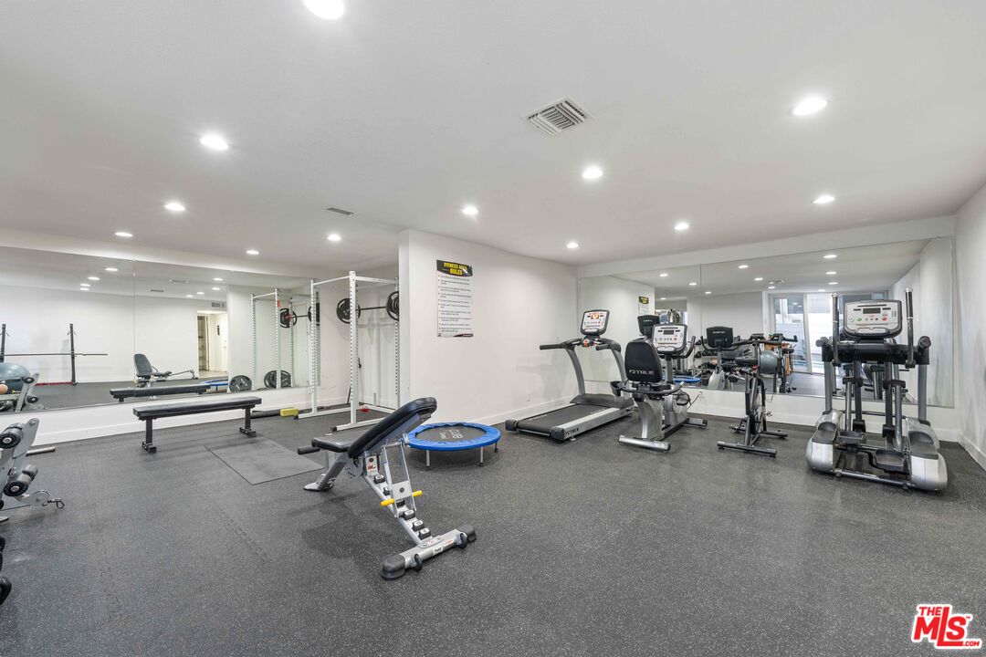 11706 Montana Ave Unit: 204