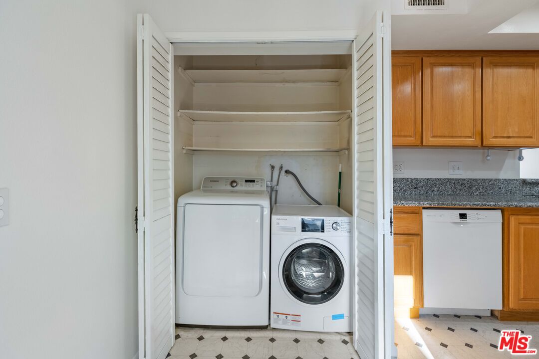 11706 Montana Ave Unit: 204