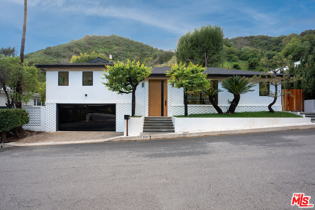 2171 San Ysidro Dr