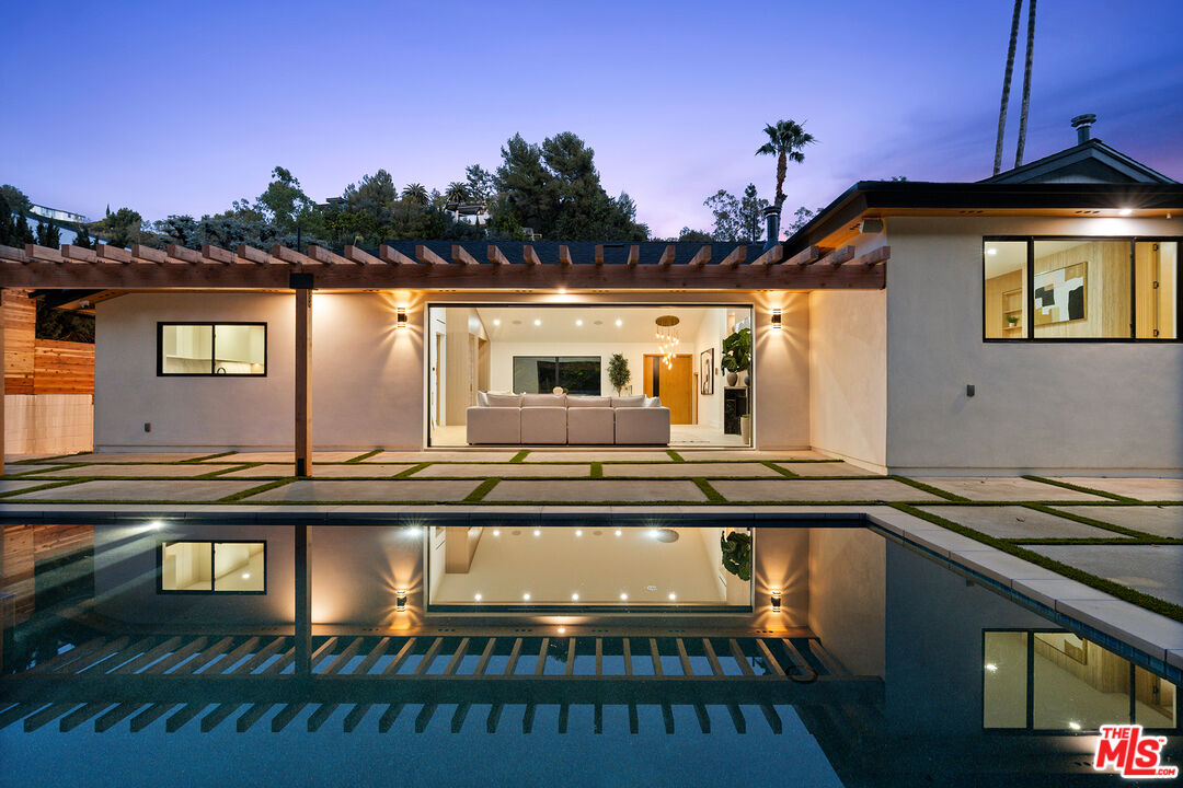 2171 San Ysidro Dr