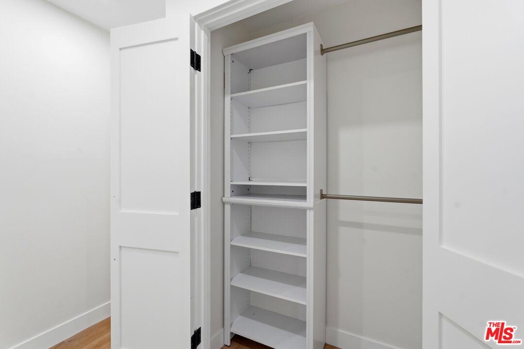 1861 Midvale Ave Unit: 3