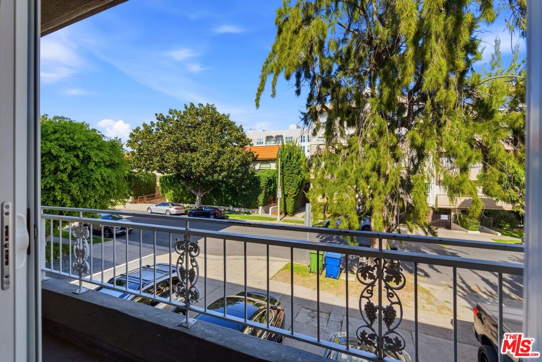 1861 Midvale Ave Unit: 3