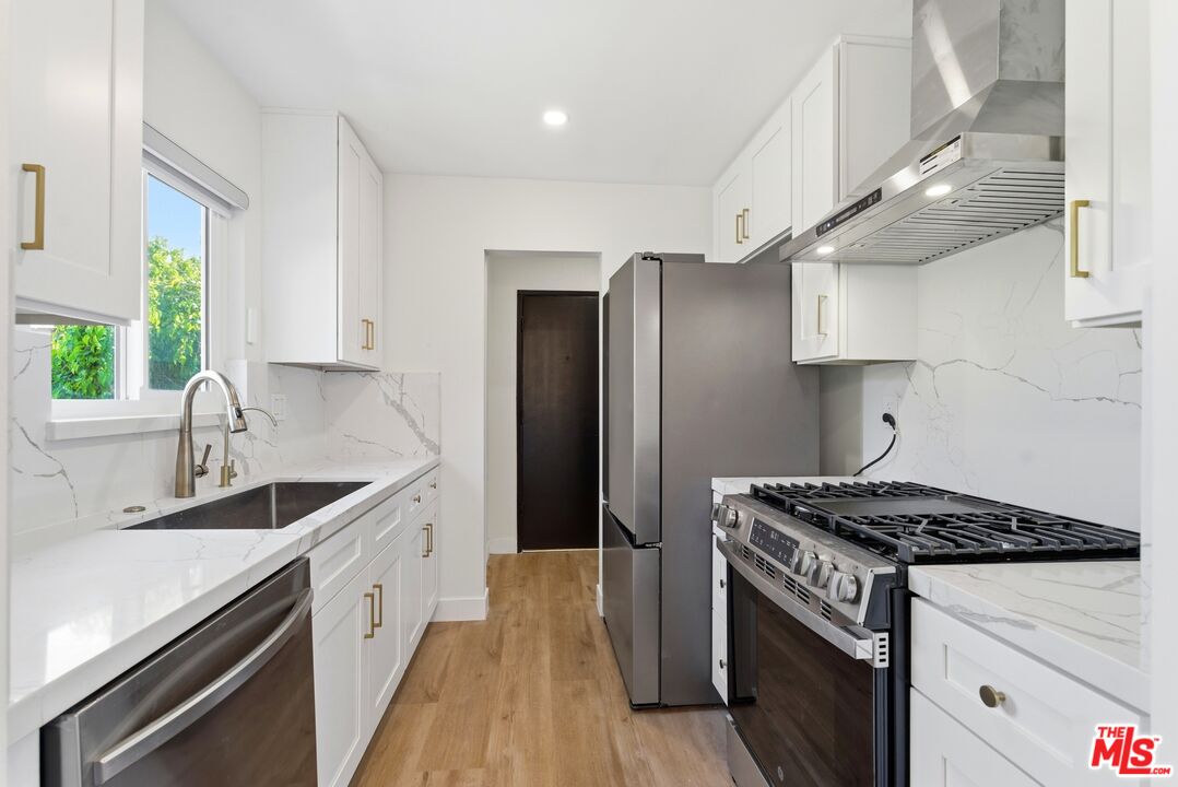 1861 Midvale Ave Unit: 3